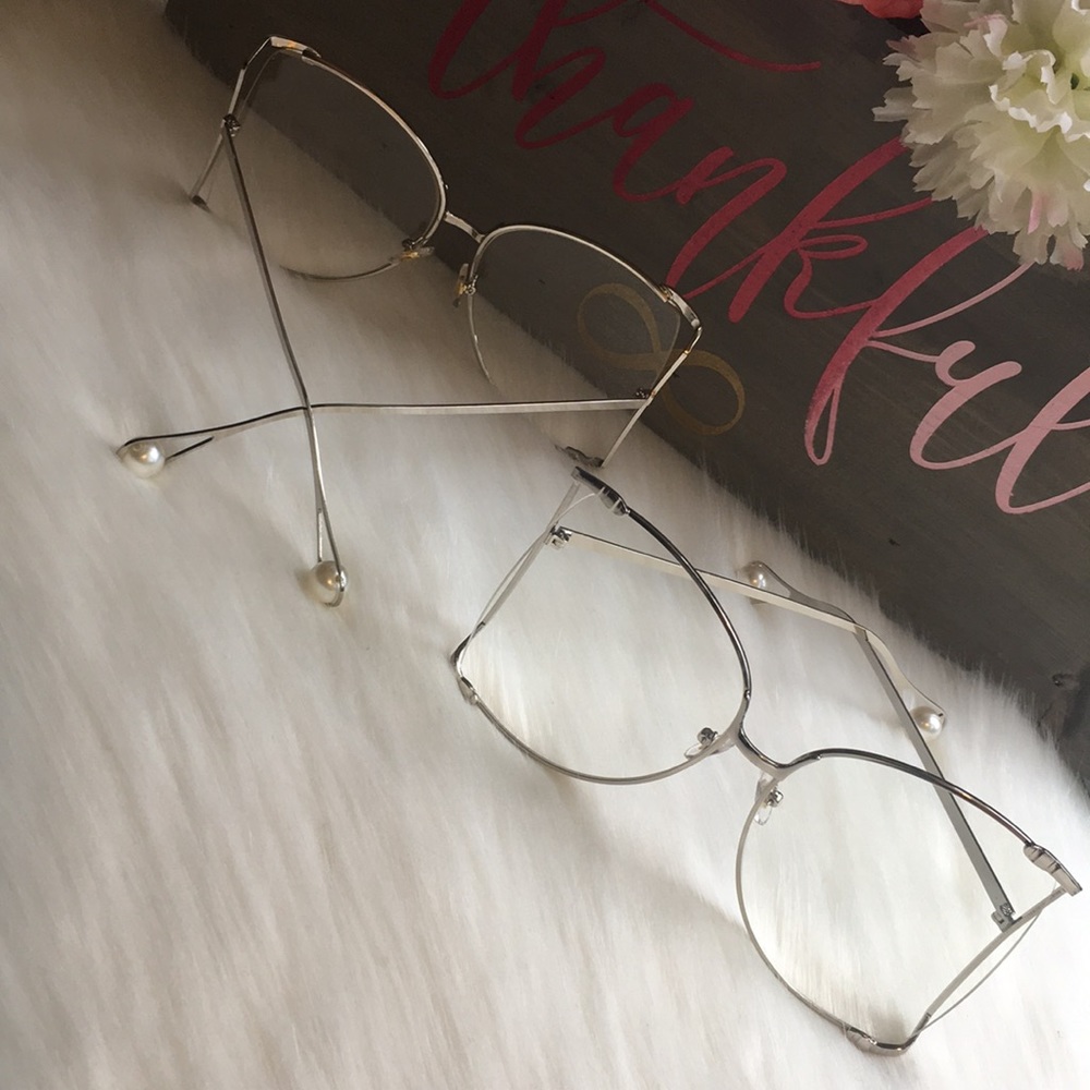 2 for $30 Clear Oversized Pearl Sunglasses - Picture 3 of 6